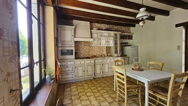 🏡 Grande maison familiale avec terrain – Proximité immédiate du centre-ville du Lude (72)