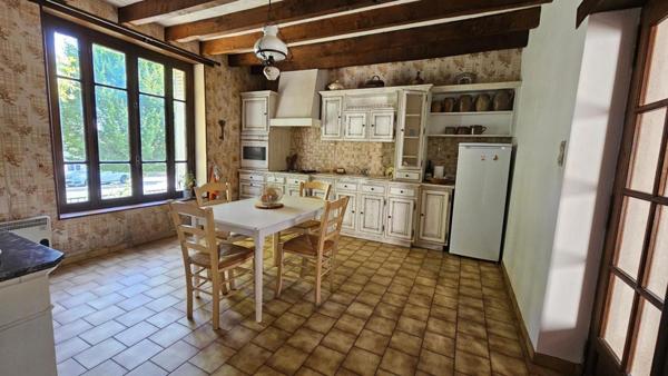 🏡 Grande maison familiale avec terrain – Proximité immédiate du centre-ville du Lude (72)