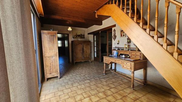 🏡 Grande maison familiale avec terrain – Proximité immédiate du centre-ville du Lude (72)