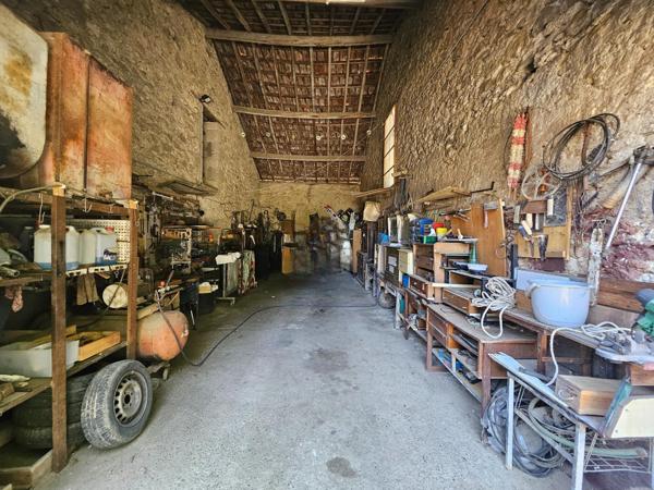 MAISON DE CAMPAGNE AVEC 7 HECTARES