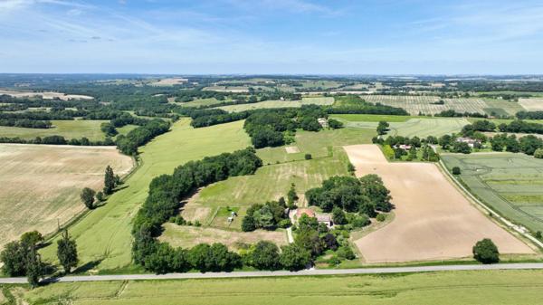 MAISON DE CAMPAGNE AVEC 7 HECTARES