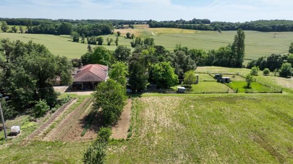 MAISON DE CAMPAGNE AVEC 7 HECTARES