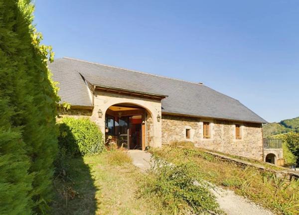 Belle conversion pour cette grange située dans une vallée pittoresque avec maison d'amis