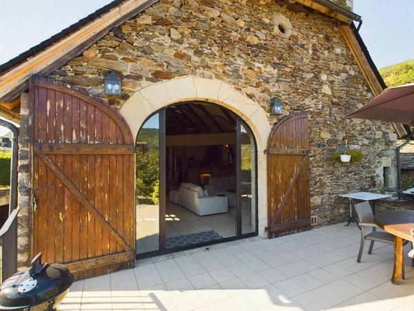 Belle conversion pour cette grange située dans une vallée pittoresque avec maison d'amis