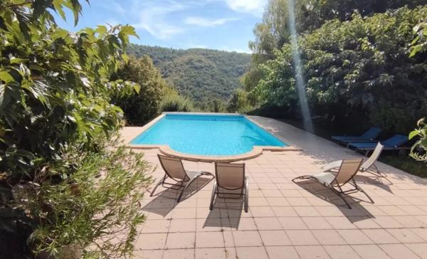 Belle conversion pour cette grange située dans une vallée pittoresque avec maison d'amis