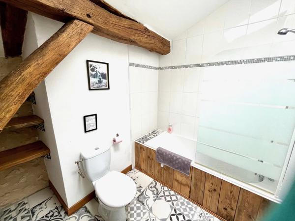 Superbe grange réaménagée avec 6 chambres et 4 salles de bains, offrant une vue imprenable