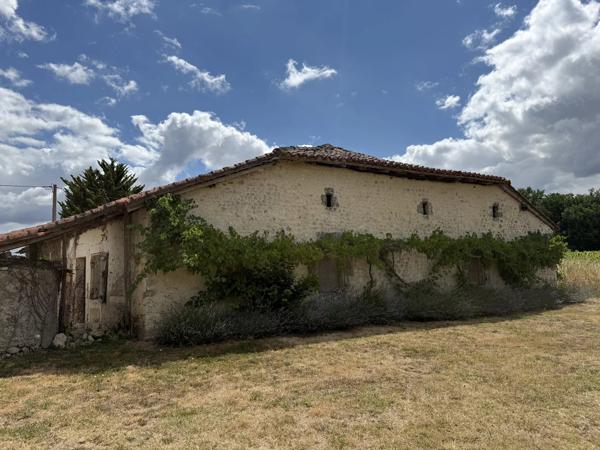 Superbe grange réaménagée avec 6 chambres et 4 salles de bains, offrant une vue imprenable