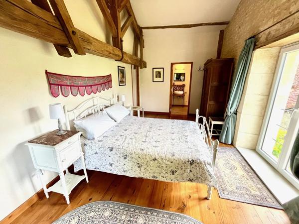 Superbe grange réaménagée avec 6 chambres et 4 salles de bains, offrant une vue imprenable