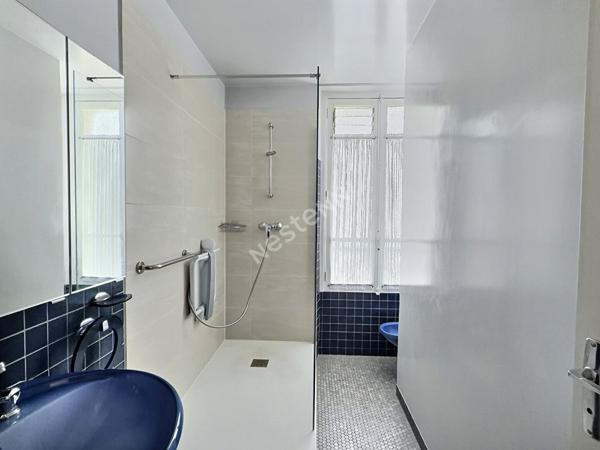 Appartement lumineux de 3 pièces à vendre - Dernier étage à Paris 12ème