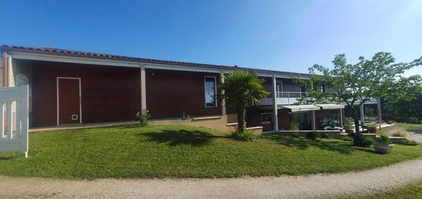 Grande maison en bois