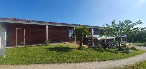 Grande maison en bois