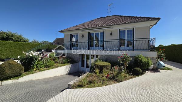NOUVEAUTE A FONTENAY TRESIGNY

Proche des ECOLES et COMMERCES, située dans un environnement CALME & RECHERCHE,  je vous propose de découvrir cette JOLIE MAISON FAMILIALE de 184 M2 sur un MAGNIFIQUE JARDIN sans VIS à VIS de plus de 1 000 M2.

Au RDC vous serez séduits par une GRANDE PIECE avec une cheminée pouvant être aménagée selon vos envies, 2 belles CHAMBRES - 1 Bureau - 1 SDE avec WC - une SUPERBE CUISINE d'été entièrement aménagée et équipée avec accès direct sur la terrasse extérieure, un espace buanderie.

A l'ETAGE,  une grande ENTREE, une CUISINE indépendante et équipée, une salle de bains avec WC, 2 CHAMBRES,  un Salon / Séjour avec un accès sur le grand balcon.

COTE EXTERIEUR : Vous profiterez d'un MAGNIFIQUE JARDIN arboré et entièrement clos - Sans oublier Un grand GARAGE -

La maison est chauffée au GAZ de Ville.
Proche de la gare de MARLES, RER E

Chaque étage peut être aménagé de manière indépendante afin d'offir deux espaces de vie distincts et confortables
