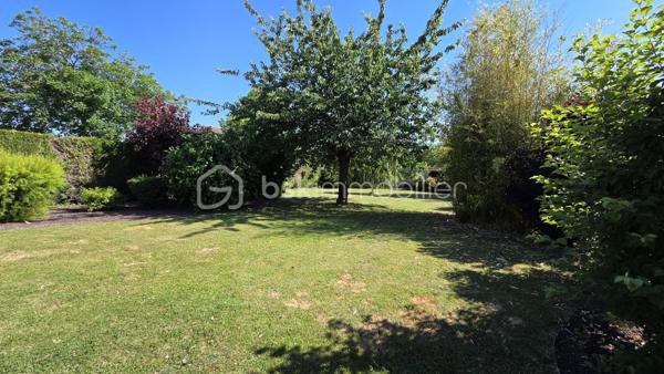 NOUVEAUTE A FONTENAY TRESIGNY

Proche des ECOLES et COMMERCES, située dans un environnement CALME & RECHERCHE,  je vous propose de découvrir cette JOLIE MAISON FAMILIALE de 184 M2 sur un MAGNIFIQUE JARDIN sans VIS à VIS de plus de 1 000 M2.

Au RDC vous serez séduits par une GRANDE PIECE avec une cheminée pouvant être aménagée selon vos envies, 2 belles CHAMBRES - 1 Bureau - 1 SDE avec WC - une SUPERBE CUISINE d'été entièrement aménagée et équipée avec accès direct sur la terrasse extérieure, un espace buanderie.

A l'ETAGE,  une grande ENTREE, une CUISINE indépendante et équipée, une salle de bains avec WC, 2 CHAMBRES,  un Salon / Séjour avec un accès sur le grand balcon.

COTE EXTERIEUR : Vous profiterez d'un MAGNIFIQUE JARDIN arboré et entièrement clos - Sans oublier Un grand GARAGE -

La maison est chauffée au GAZ de Ville.
Proche de la gare de MARLES, RER E

Chaque étage peut être aménagé de manière indépendante afin d'offir deux espaces de vie distincts et confortables