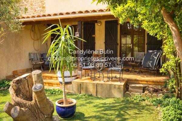 Maison DE VILLAGE DE PIERRES GRAND GARAGE ET JARDIN