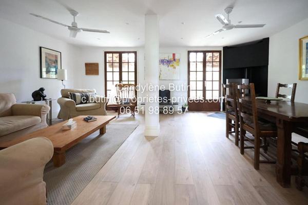 Maison DE VILLAGE DE PIERRES GRAND GARAGE ET JARDIN