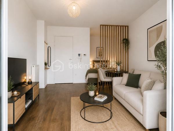 ✨ GRAND STUDIO 28 m² – IDÉAL INVESTISSEMENT OU PREMIER ACHAT ✨

Découvrez ce charmant grand studio de 28 m², parfaitement entretenu et prêt à accueillir ses futurs occupants, sans aucun travaux à prévoir.
Vous serez séduit par sa belle luminosité, son agréable balcon sans vis-à-vis offrant un véritable espace de détente, ainsi que par sa place de stationnement sécurisée au sein d’une copropriété calme et soignée, avec digicode et visiophone.

Situé à proximité immédiate des commerces, écoles et commodités, ce bien bénéficie d’un emplacement pratique et recherché.
Les charges comprennent le chauffage, l’eau froide et l’eau chaude, pour un confort de vie optimal et une meilleure maîtrise du budget.
Un bien rare sur le secteur, à visiter sans tarder !

Je suis disponible 7j/7 pour vous ouvrir les portes de ce bien charmant!