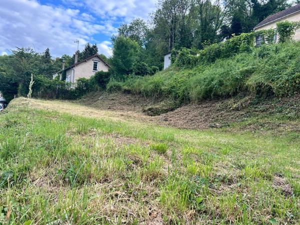 CHARS MEME. TERRAIN A BATIR DE 384 M²