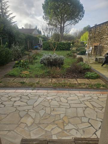 Camaret-sur-Aigues (84850) Studio Meublé RDC avec Parking privatif