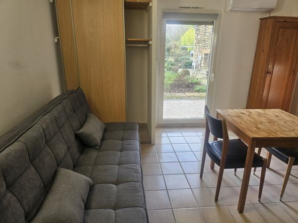 Camaret-sur-Aigues (84850) Studio Meublé RDC avec Parking privatif