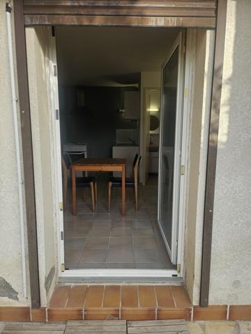 Camaret-sur-Aigues (84850) Studio Meublé RDC avec Parking privatif