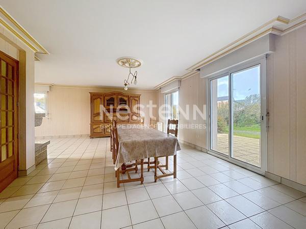 Maison familiale avec 1850m² de terrain à vendre à proximité du centre de Noyal-Muzillac