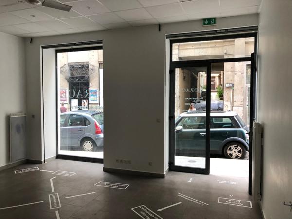 Dpt Rhône (69), à louer LYON 1ER Local commercial de 35m2 rue des capucins