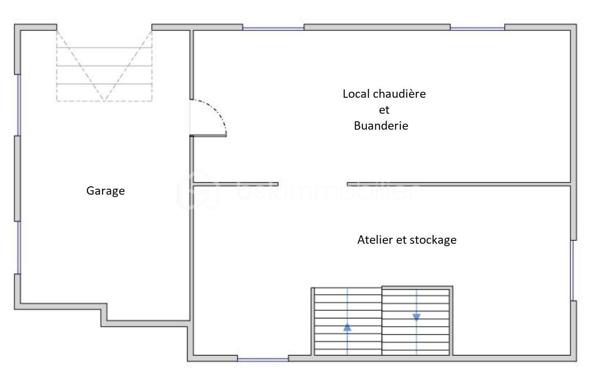 Située en limite immédiate d’Épône, au cœur du village recherché de La Falaise, cette maison avec sous-sol total séduit par son équilibre entre le charme de l’ancien, le confort moderne et un environnement naturel préservé.

La pièce de vie traversante, lumineuse et chaleureuse, s’ouvre sur une terrasse exposée sud-ouest et un jardin arboré, véritable havre de paix. De charmants appentis complètent les extérieurs et offrent de multiples possibilités : rangements, coin détente.

La cuisine ouverte, entièrement aménagée, s’intègre harmonieusement à l’espace de vie et invite à partager des moments conviviaux en famille et entre amis. Un second salon avec cheminée apporte une atmosphère cosy, idéale pour se détendre ou pour lire au coin du feu. Une salle d’eau contemporaine complète le rez-de-chaussée.

À l’étage, l’espace nuit accueille trois chambres confortables, dont une suite parentale avec salle de bains privative, pensée comme un cocon tourné vers la nature.

Le garage et le sous-sol total apportent de précieux espaces complémentaires pour la buanderie, le rangement ou vos projets personnels.

Équipée d’une pompe à chaleur et bénéficiant d’un bon classement énergétique (DPE D, mis à jour en janvier 2026), la maison conjugue confort thermique et consommation maîtrisée.

Idéal aussi pour la vie de famille, l'emplacement offre un accès rapide aux infrastructures scolaires, notamment le collège d'Épône et le lycée de secteur, ainsi qu'aux nombreux commerces et commodités d'Épône.

Rare sur le secteur, cette adresse vous permet de profiter chaque jour d'un calme absolu tout en bénéficiant de connexions remarquables pour vos déplacements quotidiens :
- en 10 minutes à pied : la gare de Nézel - Aulnay (Ligne N reliant Paris Montparnasse).
- en 8 minutes en voiture : la grande gare d’Épône - Mézières (Ligne J vers Paris Saint-Lazare et arrivée très prochaine du RER E vers La Défense) ainsi que l’accès direct à l’autoroute A13.

Une maison pleine de charme, prête à écrire votre nouvelle histoire.