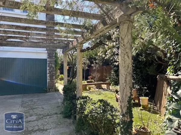 Maison à louer 4 pièces 78.9m² Aix-en-Provence (13100)
