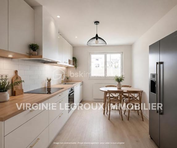A la recherche d'une maison de plain-pied pour y habiter ou pour la louer ? Elle est idéalement située et offre un beau potentiel à ses futurs acquéreurs. 
Nous commencerons la visite par une entrée qui dessert la cuisine aménagée de 10m2, le séjour de 16m2 et le salon de 10m2. Une pièce de vie lumineuse avec ses 2 baies avec un accès direct à la terrasse et au jardin et ce, sans aucun vis à vis. 
Nous poursuivrons avec l'espace nuit composé d'un wc séparé, d'une salle d'eau de 5m2 environ et de deux chambres de 10 et 12m2. Aujourd'hui celle de 10m2 a été transformé en salon. 
Vous souhaitiez 2 chambres ? Comme c'était la configuration d'origine.... vous pouvez aisément recréer celle-ci en refermant la cloison. 
Vous souhaitez conserver le salon-séjour de 27m2 et avoir une 2ème chambre ? Alors pourquoi pas transformer le garage de 15m2 en seconde chambre ? Vous avez le contenant, à vous d'en créer le contenu souhaité et laisser libre cours à votre imagination.
Le mode de chauffage est électrique avec possibilité si vous le désirez de faire installer un poêle à bois ou un poêle à granulés. 
Si un rafraichissement des tapisseries vous en dit, pas de gros travaux à prévoir sur cette maison bien entretenue. En effet, toutes les menuiseries ont été changées en 2013 avec volet roulant électrique, le chauffe-eau, l'isolation des combles et point important, l'isolation par l'extérieur a été faite en 2021. 
Pour le stockage, un garage de 15m2 et avec la même surface au-dessus pour le grenier. 
Coté jardin, vous pourrez profiter en toute tranquillité d'une parcelle de 440m2 entièrement close.
Alors, cette annonce semble correspondre à vos critères de recherche ? 
Ne tardez pas, appelez-moi pour d'éventuels renseignements complémentaires et peut-être fixer une visite !
Et n'oubliez pas, Saint-Pierre-La-Cour est une commune dynamique de 2300 habitants avec une école privée, une école publique, un collège privé, un pôle enfance jeunesse, mais aussi, médecins, dentiste, kiné, centre de soins infirmiers, ostéopathes, orthophoniste, psychologue, sage-femme,  pharmacie, infirmières libérales ainsi que de nombreuses infrastructures sportives, des commerces (supérette, boulangerie, boucherie, coiffeurs, bar, etc), avec son accès rapide à l'axe Rennes-Laval et à l'autoroute ainsi que sa gare ferroviaire avec ses arrêts quotidiens.