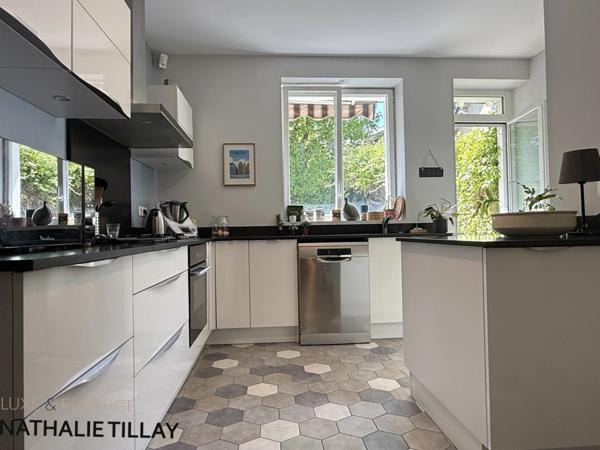 orleans Dunois, maison a vendre, rénovée, grand jardin et stationnements sécurisés . Exclusivité