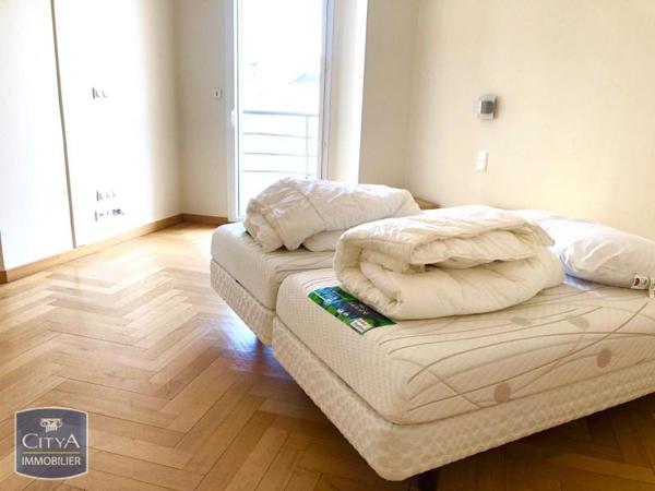 Location appartement Bourges (18000) 5 pièces 246.07m²