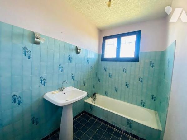 Maison individuelle 6 pièces avec beau potentiel – 125 000 €