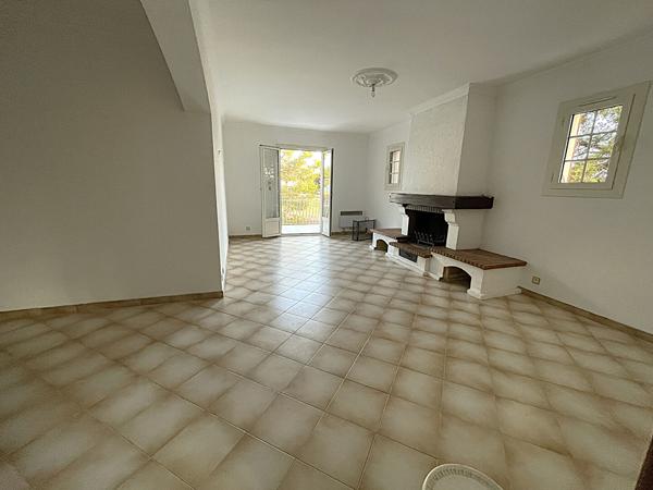 LOCATION d'un appartement F6 (135 m²) à BORGO