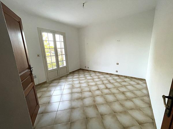 LOCATION d'un appartement F6 (135 m²) à BORGO