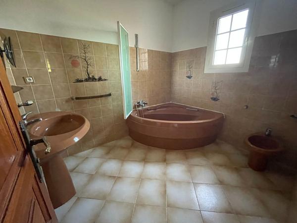 LOCATION d'un appartement F6 (135 m²) à BORGO