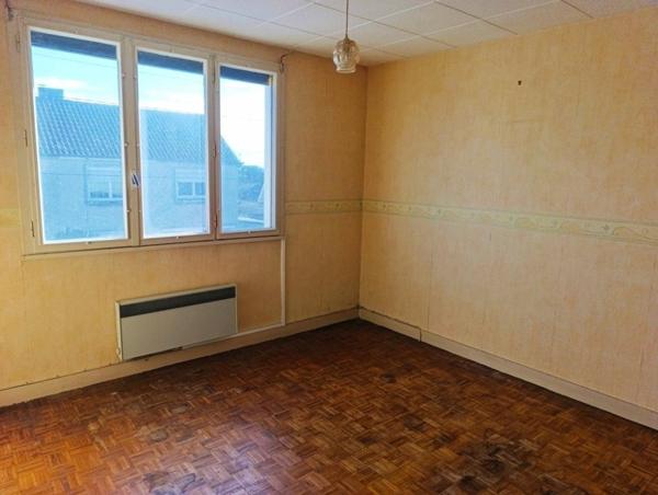 Maison 4 pièces – 82 m² – 3 chambres – Garages, atelier – Fort potentiel