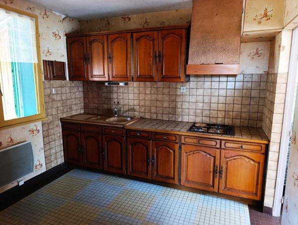 Maison 4 pièces – 82 m² – 3 chambres – Garages, atelier – Fort potentiel