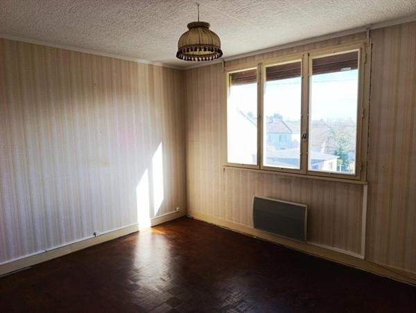 Maison 4 pièces – 82 m² – 3 chambres – Garages, atelier – Fort potentiel