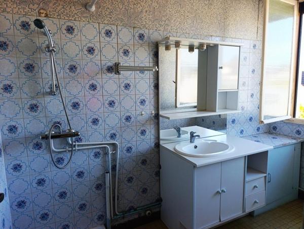 Maison 4 pièces – 82 m² – 3 chambres – Garages, atelier – Fort potentiel