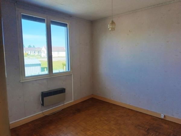 Maison 4 pièces – 82 m² – 3 chambres – Garages, atelier – Fort potentiel