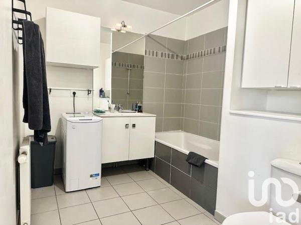 Appartement 2 pièces de 42 m² à Vénissieux (69200)