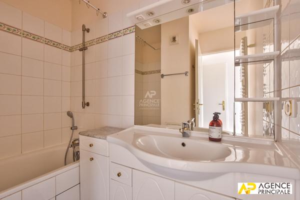 Maisons-laffitte - 5 pièce(s) - 106 m² - hyper centre - face cinéma - ascenseur €699 000 ** - Référence 4467-cpy-cpy-cpy