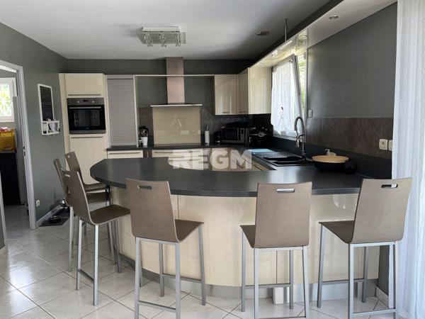 Milly-la-Forêt (91490) Maison familiale de 215 m² dont un appartement proche Barbizon et Milly la forêt