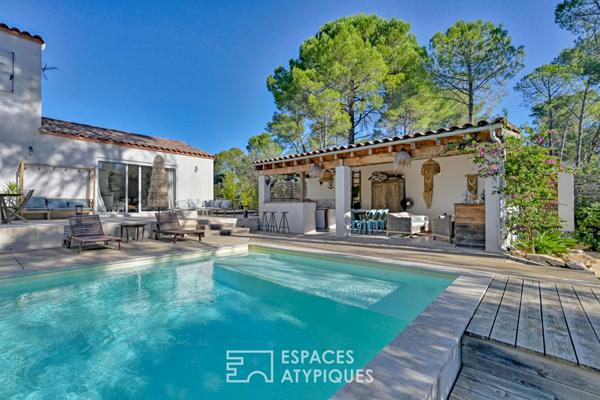 Là où le temps s’arrête, propriété de 2 maisons au coeur de la pinède