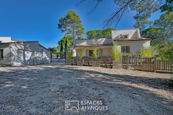 Là où le temps s’arrête, propriété de 2 maisons au coeur de la pinède