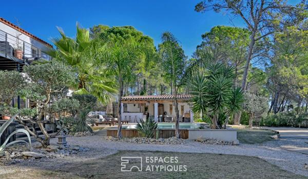 Là où le temps s’arrête, propriété de 2 maisons au coeur de la pinède