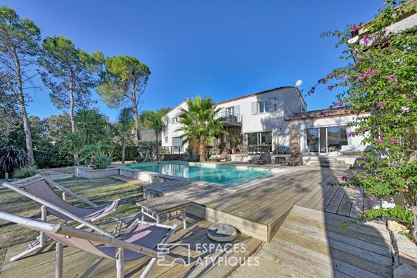 Là où le temps s’arrête, propriété de 2 maisons au coeur de la pinède