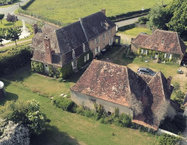 Maison de maitre à Cluis 8 pièce(s) 294 m2