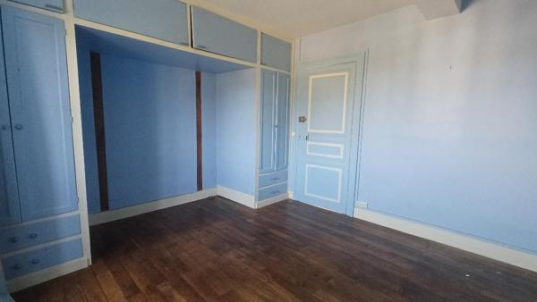 Maison de maitre à Cluis 8 pièce(s) 294 m2