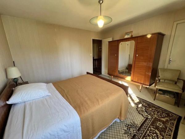 CHÂTELLERAULT – Maison familiale 152 m² – 5 chambres – Vie de plain-pied – Terrain 1 000 m²